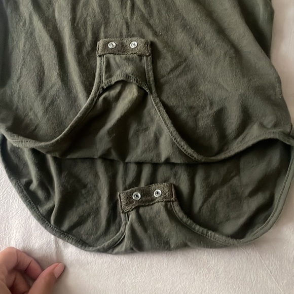 ❤️sold❤️❤️Olive green bodysuit- URBAN OUTFITTERS - Picture 3 of 4